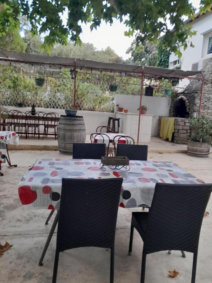 Auberge Des Garrigues Nîmes Exterior foto