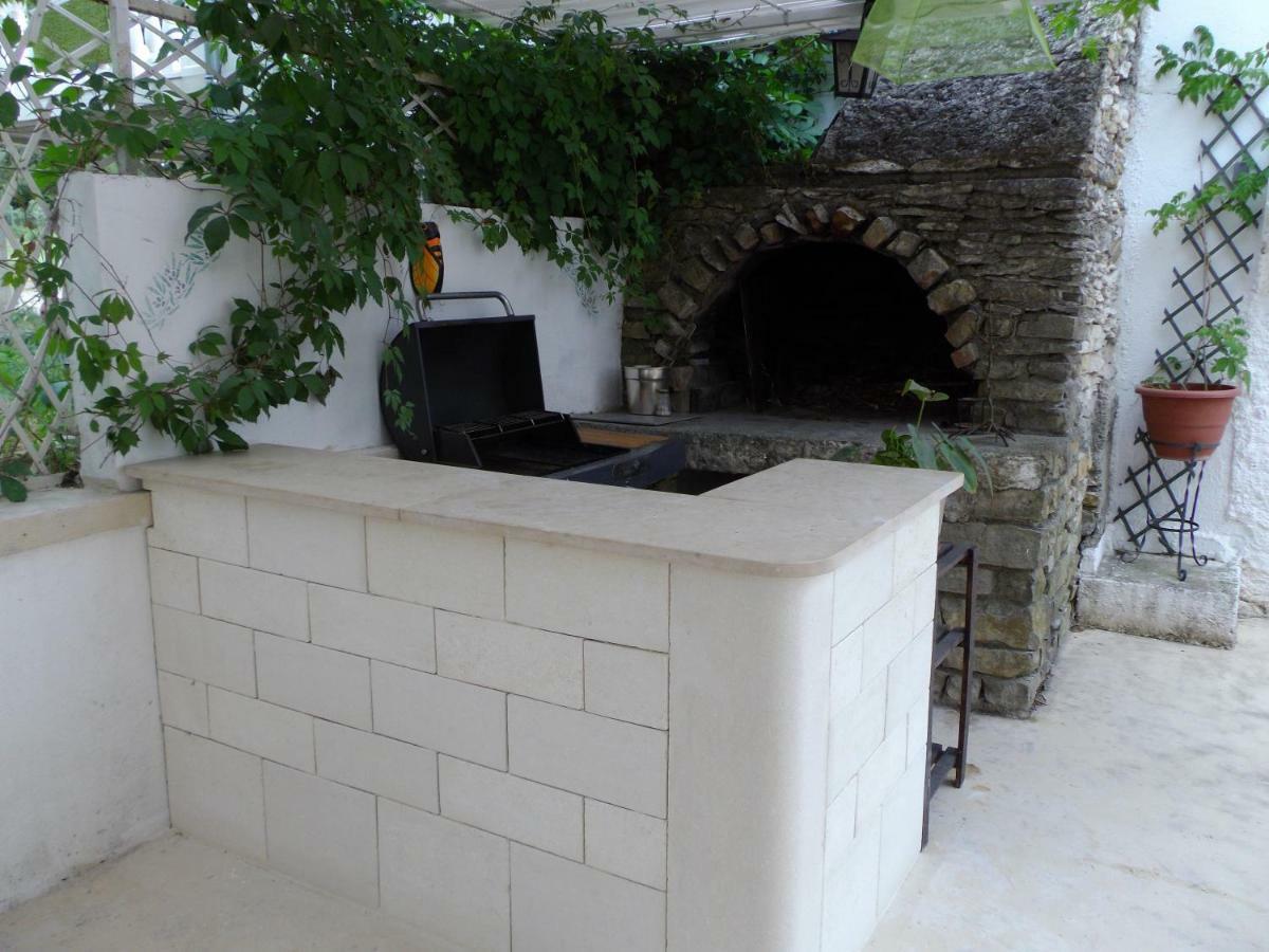 Auberge Des Garrigues Nîmes Exterior foto